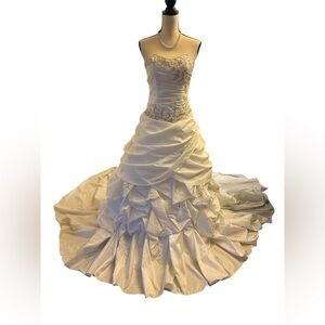 Private Collection Elegant Strapless White Wedding Gown Sz 8